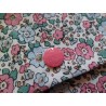 Pochette à masques fleurs roses